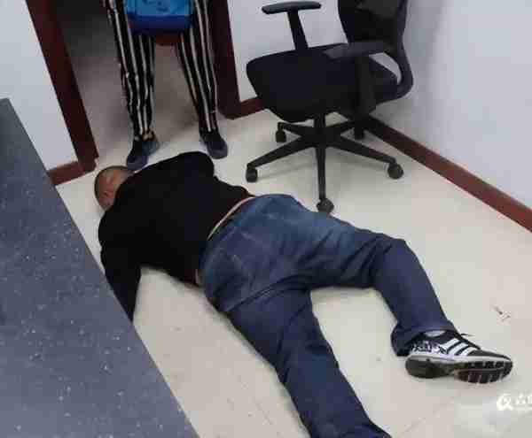 丈夫在外打工，妻子被17岁邻居强奸，哀求放过我吧，实在受不住