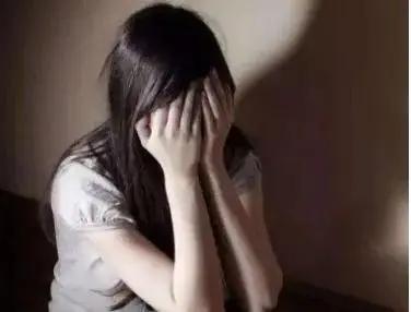 奇闻，26女子遭17岁邻居性侵，后称：发现你比老公好，今晚再来啊